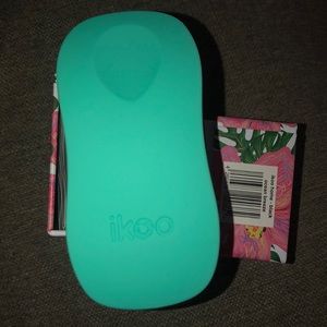 Turquoise Ikoo wet/dry detangling brush
